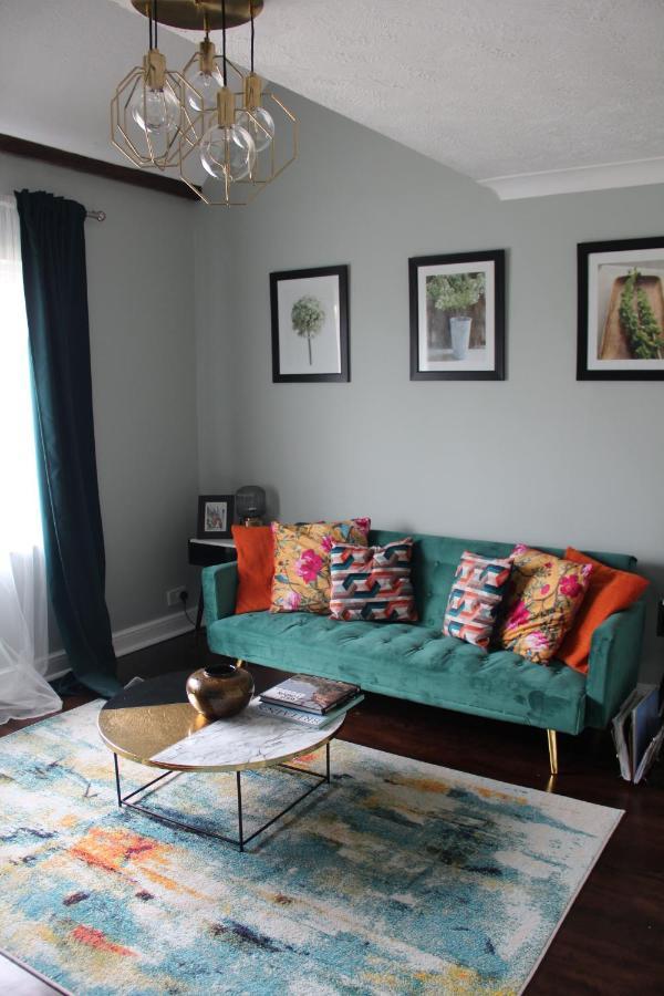 Beautiful Apartment In Guildford With Parking Send Buitenkant foto
