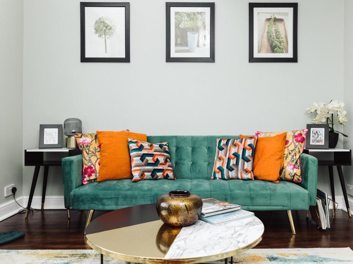 Beautiful Apartment In Guildford With Parking Send Buitenkant foto