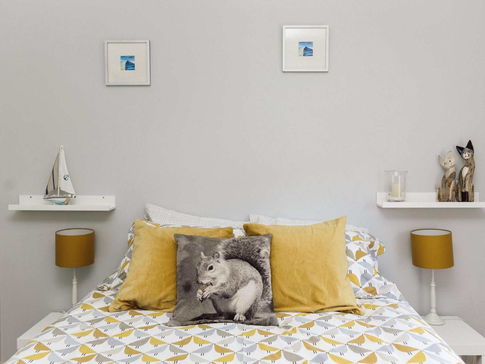 Beautiful Apartment In Guildford With Parking Send Buitenkant foto